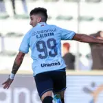 Atacante Cristian Olivera, do Grêmio, comemorando gol do Grêmio
