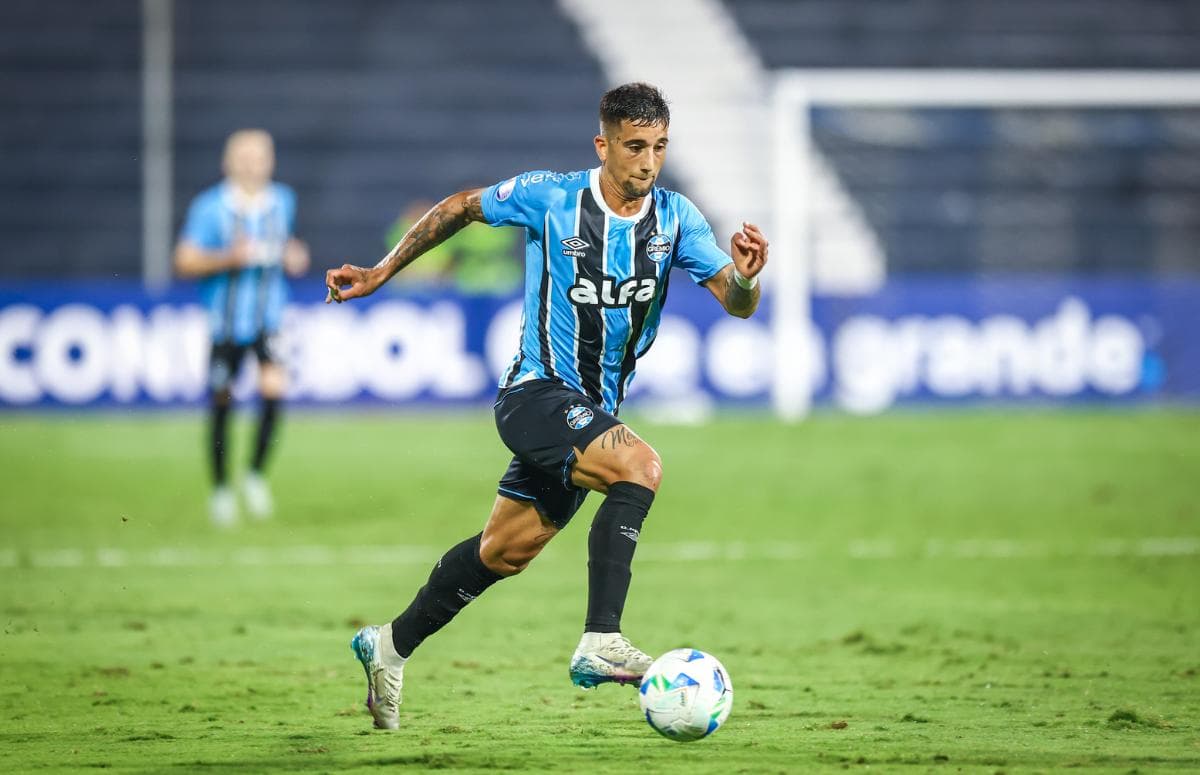 Atacante Cristian Olivera em lance do jogo do Grêmio contra o Atlético Grau, no Peru, pela Copa Sul-Americana 2025