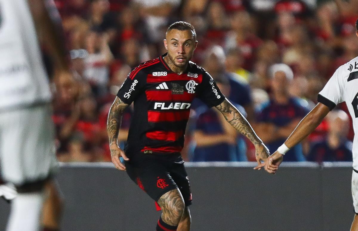 Atacante Everton Cebolinha em lance de jogo do Flamengo contra o Botafogo-PB, pela Copa do Brasil 2025