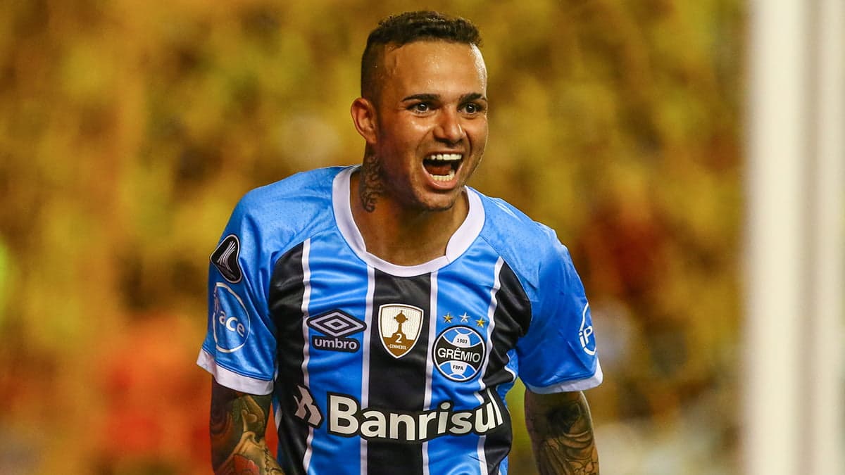 Luan comemora gol pelo Grêmio