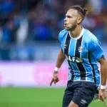 Braithwaite em lance do jogo do Grêmio contra o Corinthians, pelo Brasileirão 2025, na Arena