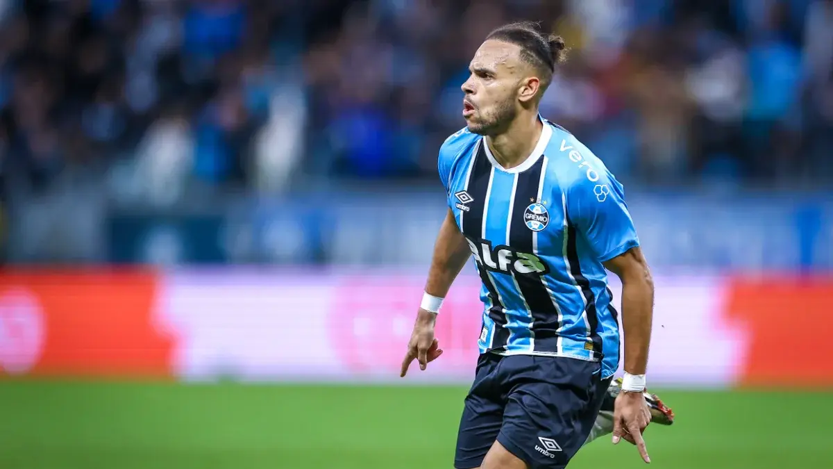 Braithwaite em lance do jogo do Grêmio contra o Corinthians, pelo Brasileirão 2025, na Arena