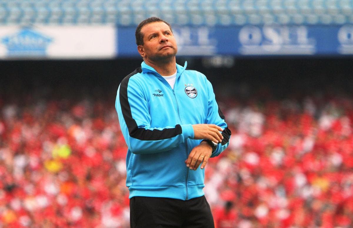 Técnico Celso Roth pelo Grêmio