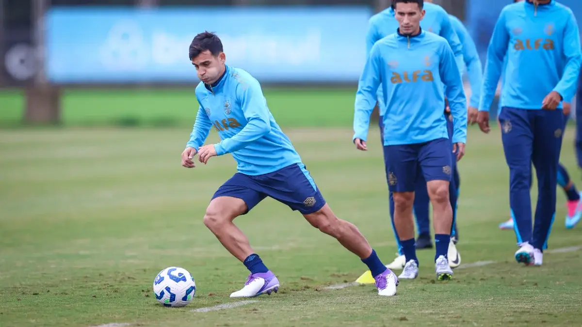 Cristaldo treina no CT Luiz Carvalho, do Grêmio