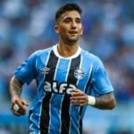 Cristian Olivera corre em comemoração de gol do Grêmio contra o Santos