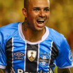 cropped-atacante-luan-pelo-gremio-em-2017.jpg