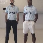 Foto da nova camisa branca do Grêmio vazada nas redes sociais