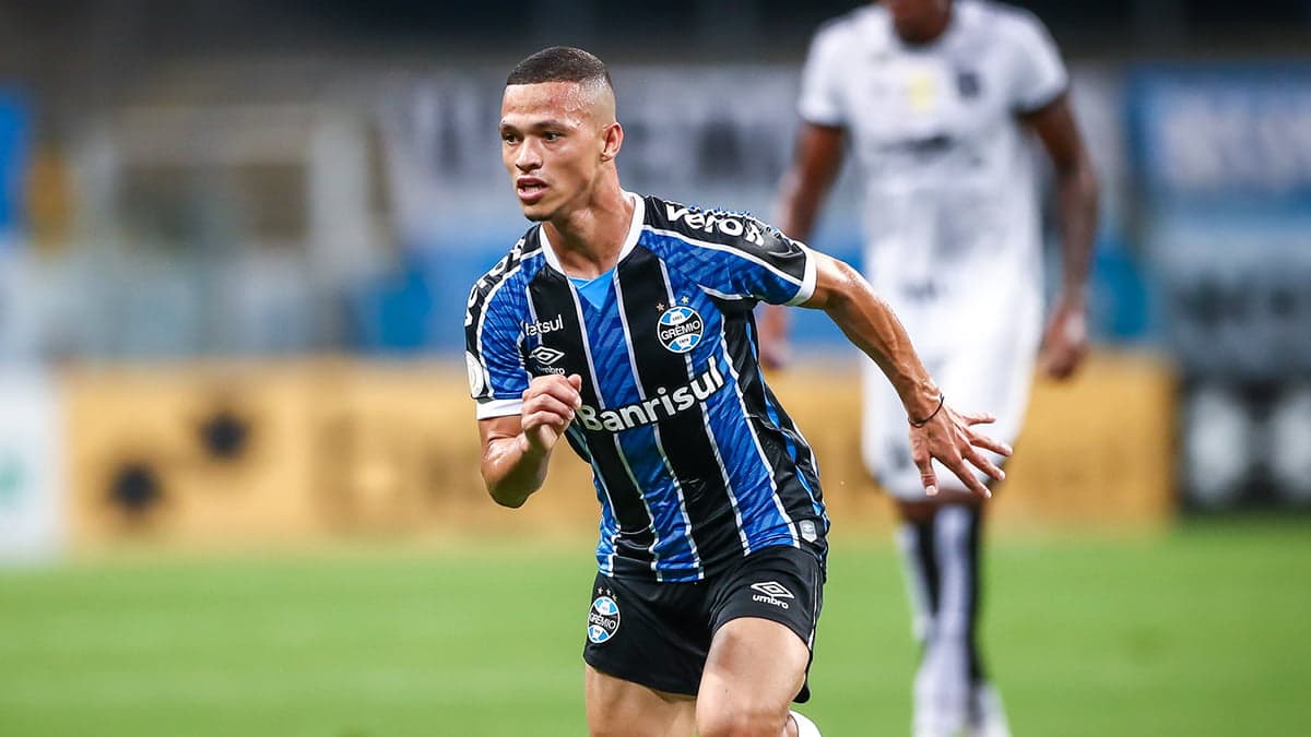 Volante do Grêmio entra na mira de clubes europeus, afirma TV