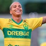 Alvo do Grêmio, Deyverson comemora gol do Cuiabá