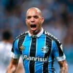 Diego Tardelli em jogo do Grêmio em 2019