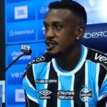 Edenílson apresentado no Grêmio