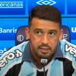 Lateral-direito Edilson em entrevista coletiva no Grêmio em 2022