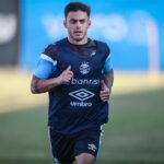 Carballo em treino do Grêmio