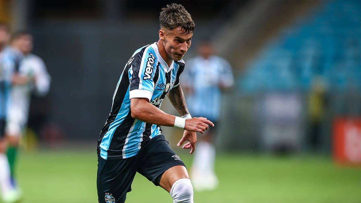 Post de Ferreira, do Grêmio, gera polêmica sobre limites em ações de sites  de apostas com jogadores, negócios do esporte