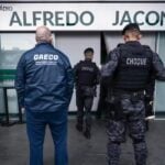 Polícia no estádio Alfredo Jaconi para cumprir mandado contra Ênio