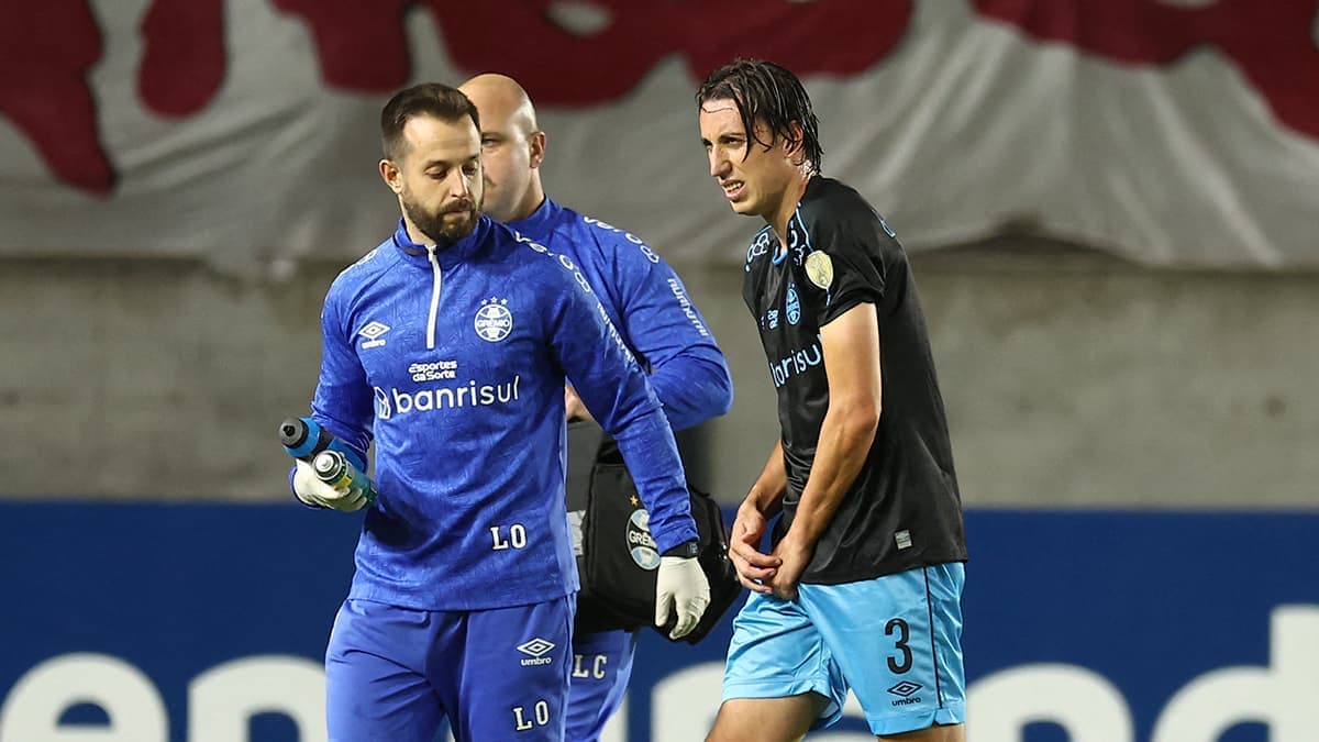 Geromel, do Grêmio, com lesão