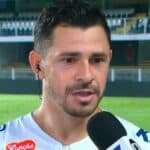 Giuliano, ex-jogador do Grêmio, pelo Santos