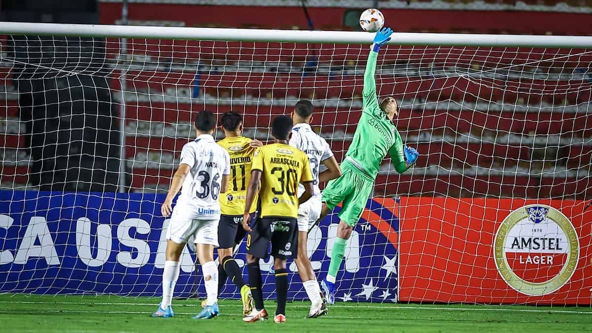 Defesa de Marchesín pelo Grêmio