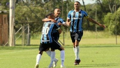 Patrick, Guilherme Azevedo e Ruan, pelo grupo de transição do Grêmio