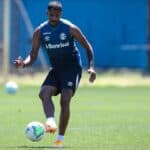 Jean Pyerre em treino do Grêmio