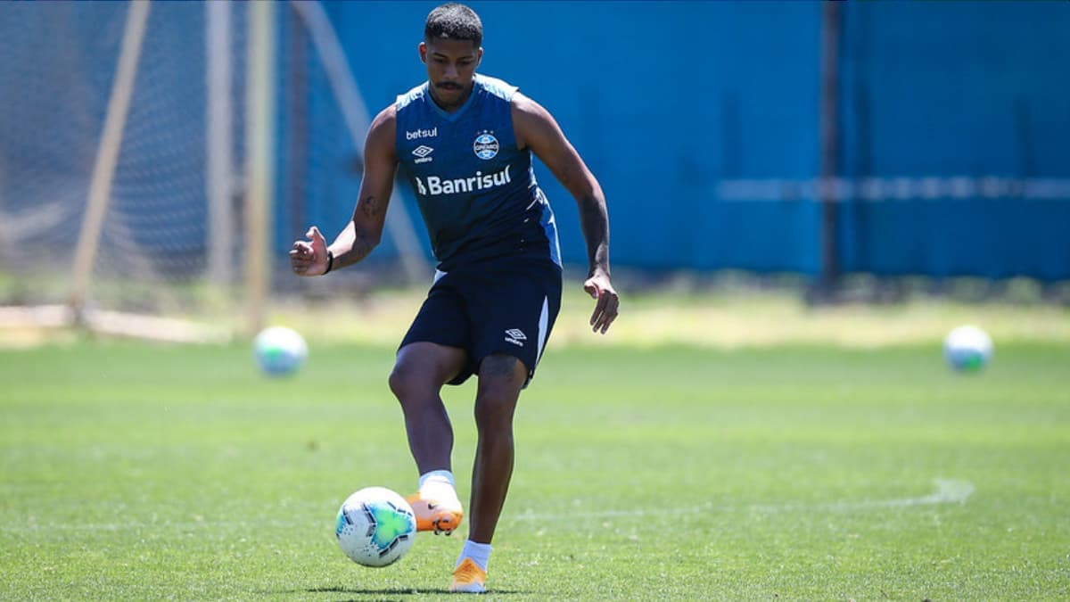 Jean Pyerre em treino do Grêmio