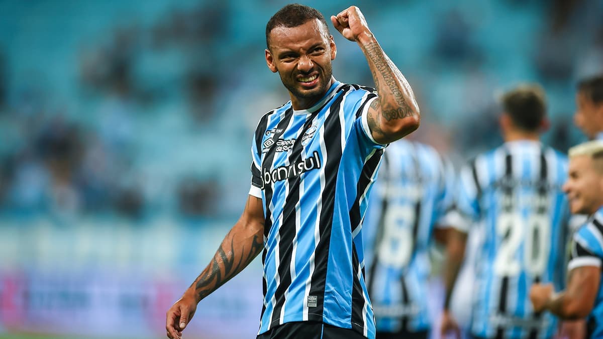 João Pedro Galvão pelo Grêmio