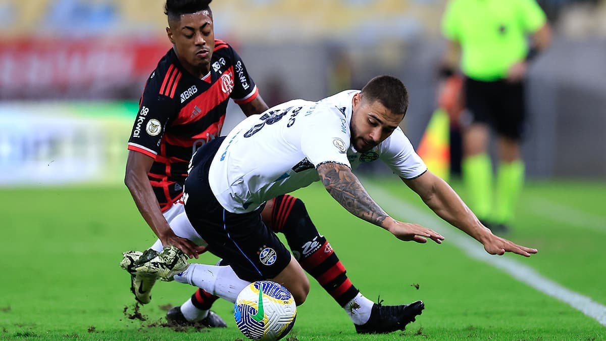 João Pedro e Bruno Henrique