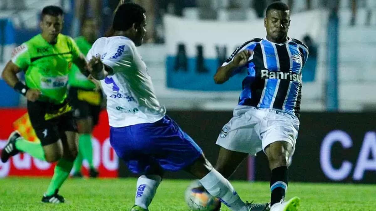 Júnior Tavares pelo Grêmio