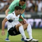 Kannemann, do Grêmio, caído no gramado