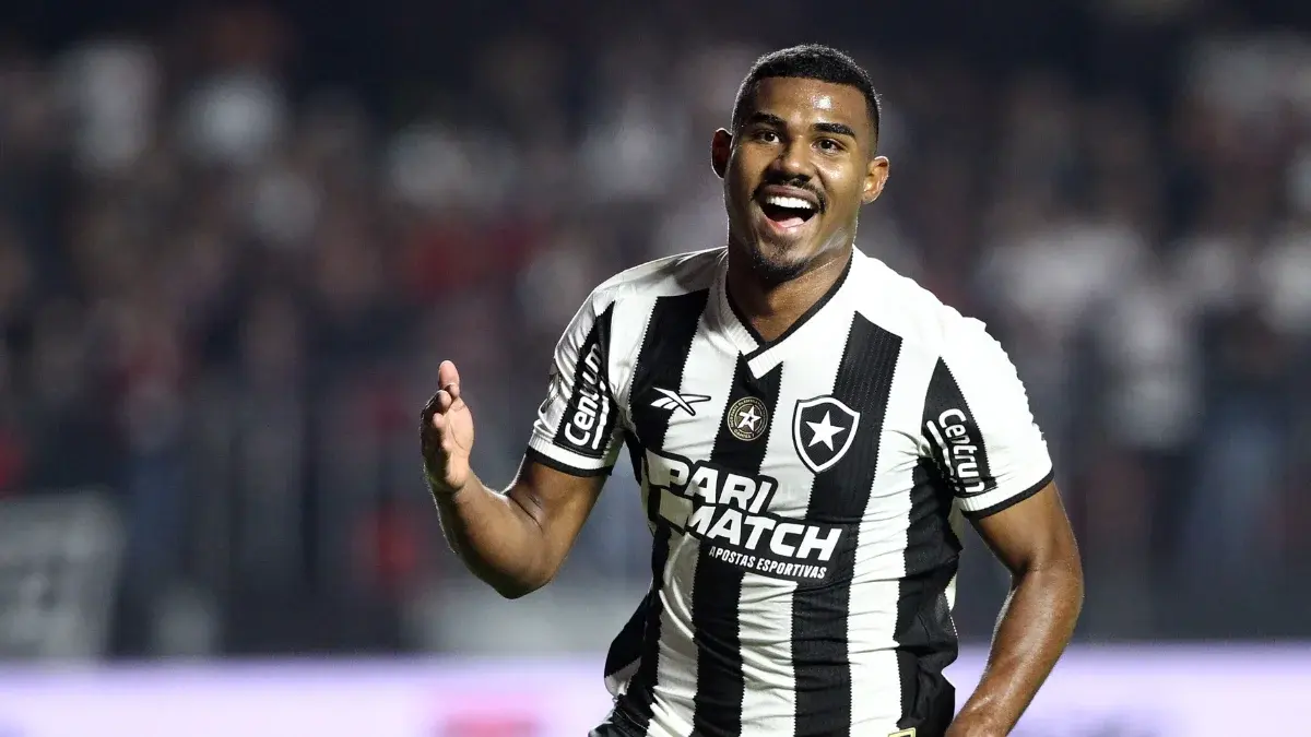 Lateral-esquerdo Cuiabano, ex-Grêmio, pelo Botafogo