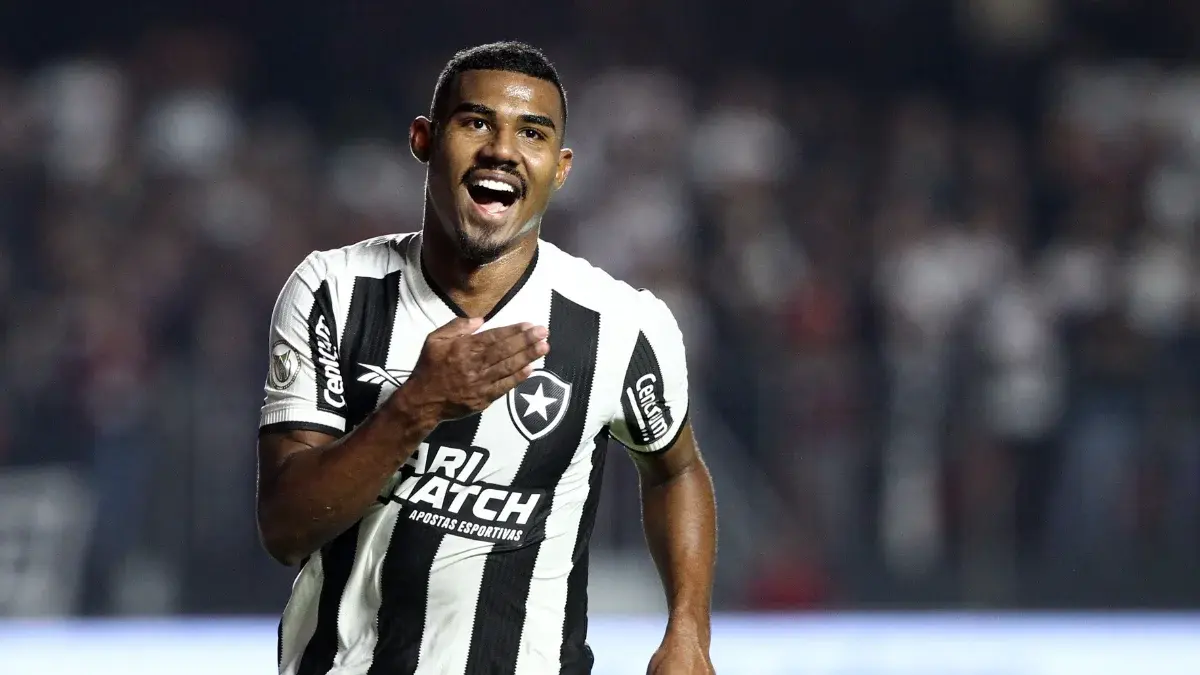 Lateral-esquerdo Cuiabano, ex-Grêmio, pelo Botafogo