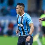 Marlon em lance do jogo do Grêmio contra o Corinthians, pelo Brasileirão 2025, na Arena