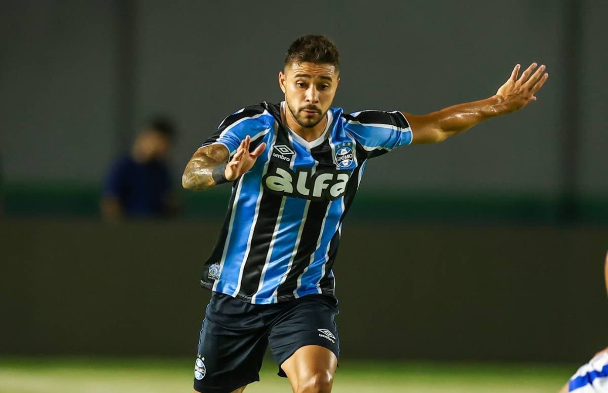 João Pedro em jogo do Grêmio