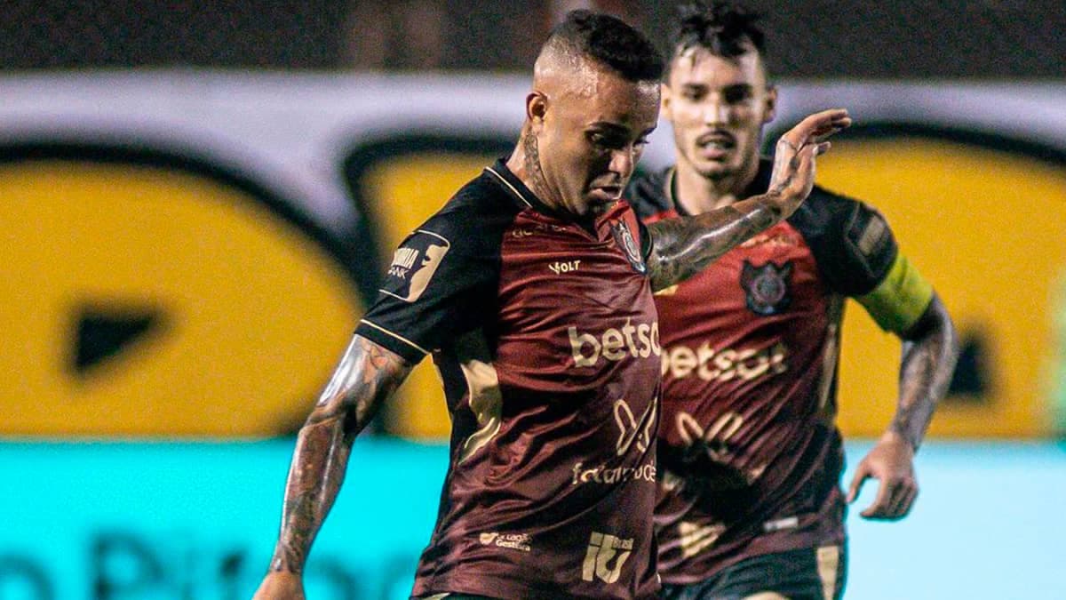 Luan, ex-Grêmio, pelo Vitória