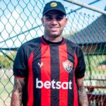 Luan, ex-jogador do Grêmio, pelo Vitória