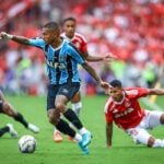Lucas Esteves pelo Grêmio no Gre-Nal