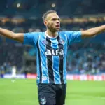 Braithwaite em lance do jogo do Grêmio contra o Corinthians, pelo Brasileirão 2025, na Arena