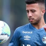 Matheus Henrique pelo Grêmio