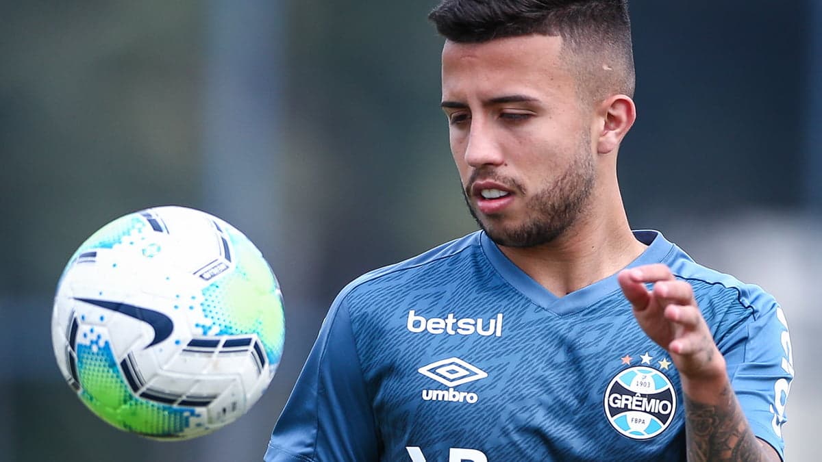 Matheus Henrique pelo Grêmio