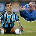 Meia Cristaldo e o técnico Mano Menezes no Grêmio