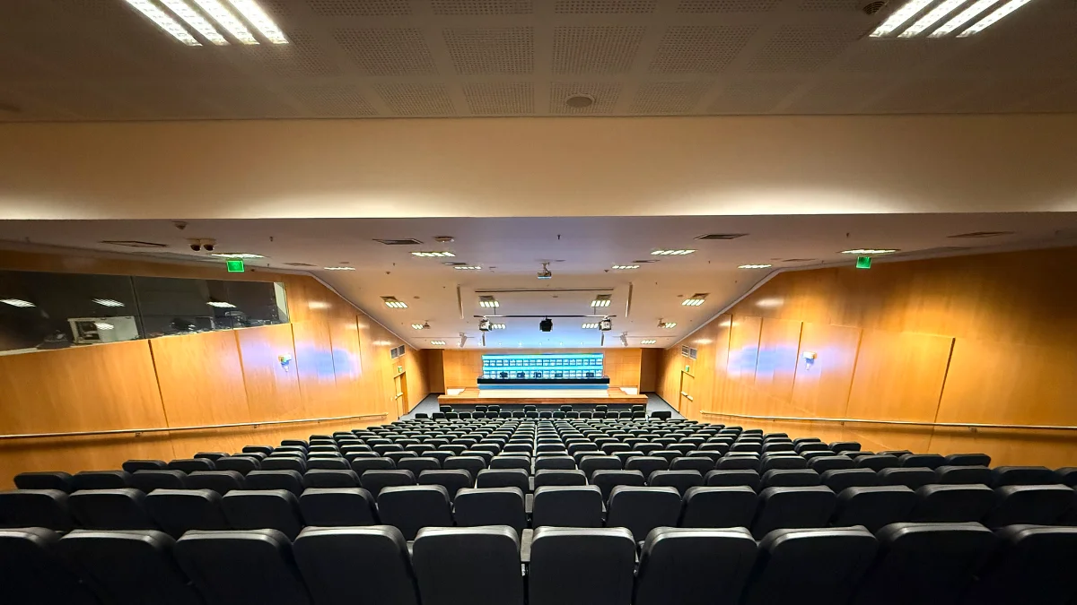 Arena anuncia conclusão da reforma do auditório atingido pela enchente; veja fotos