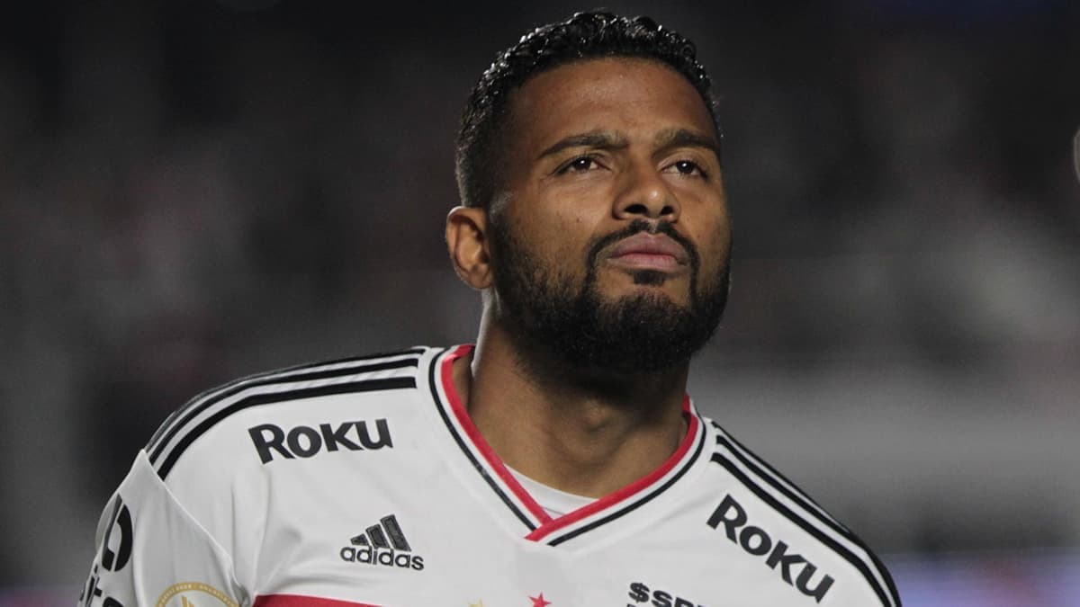 Reinaldo se torna o maior lateral-esquerdo artilheiro do São Paulo