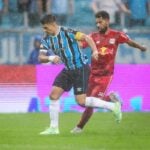 Luis Suárez em lance do jogo do Grêmio contra o Red Bull Bragantino, pelo Brasileirão 2023