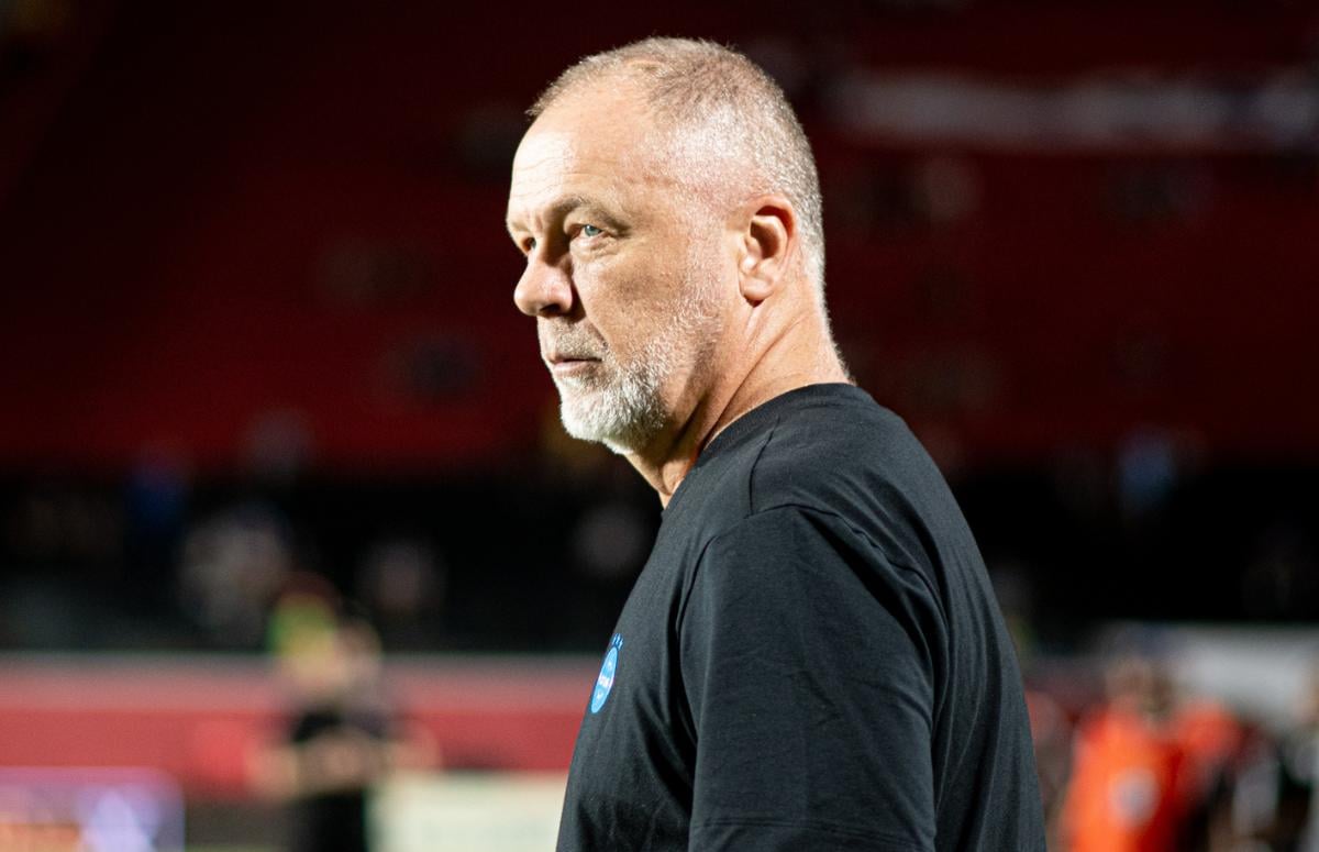 Técnico do Grêmio, Mano Menezes, no jogo contra o Vitória