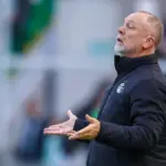 Técnico Mano Menezes em jogo do Grêmio contra o Juventude
