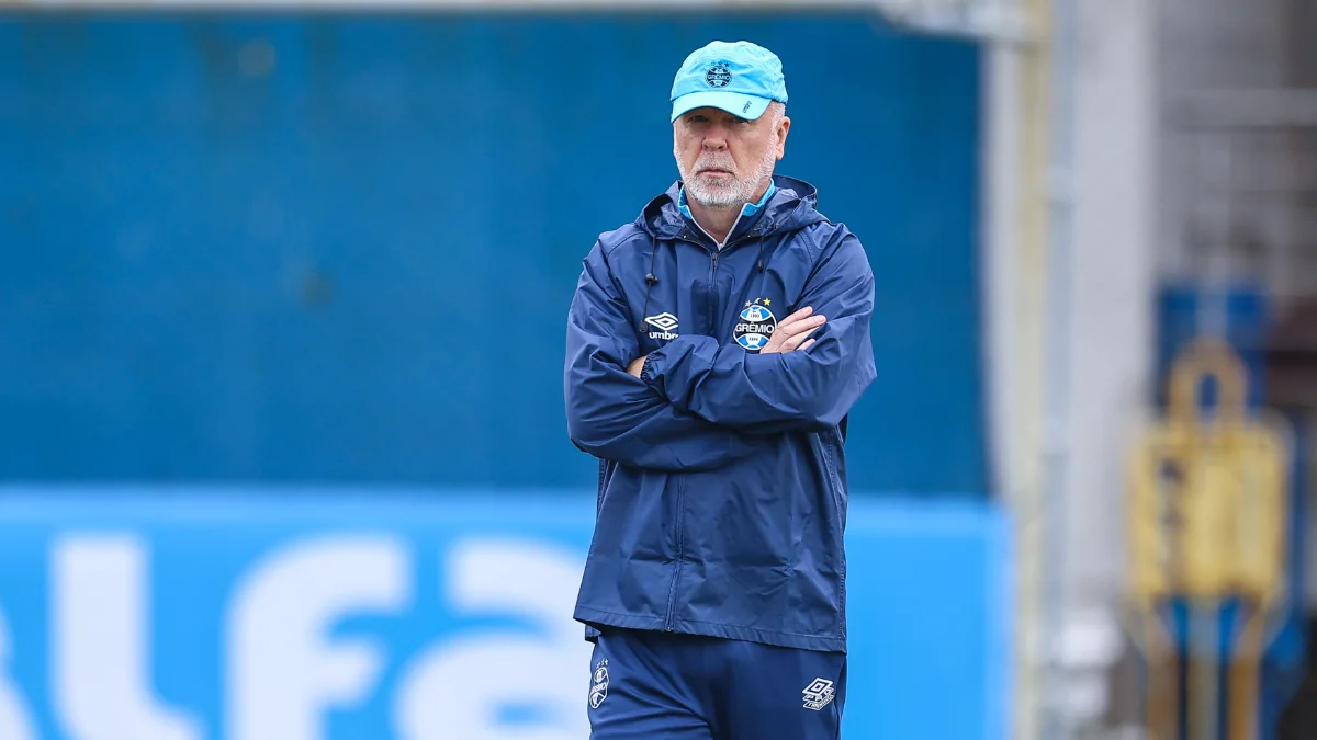 Técnico Mano Menezes em treinamento do Grêmio no CT Luiz Carvalho