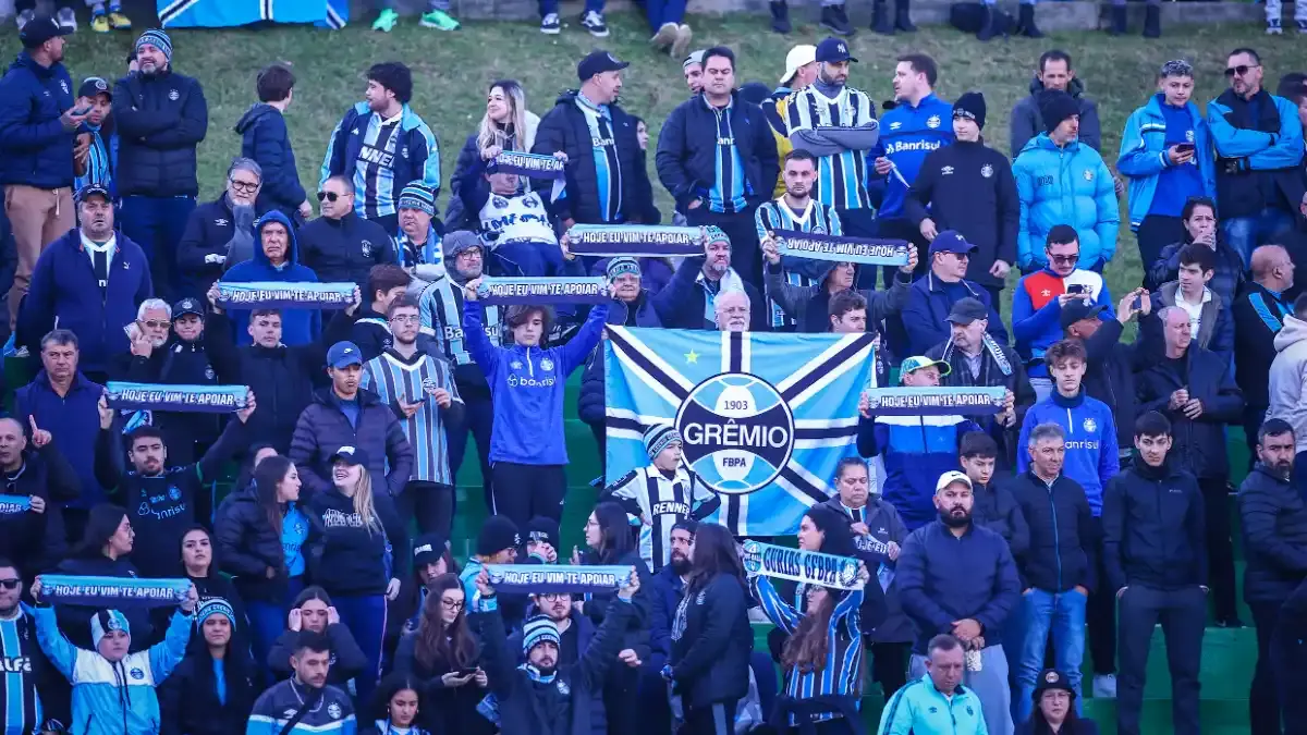 Torcida do Grêmio no estádio Alfedo Jaconi em jogo contra o Juventude