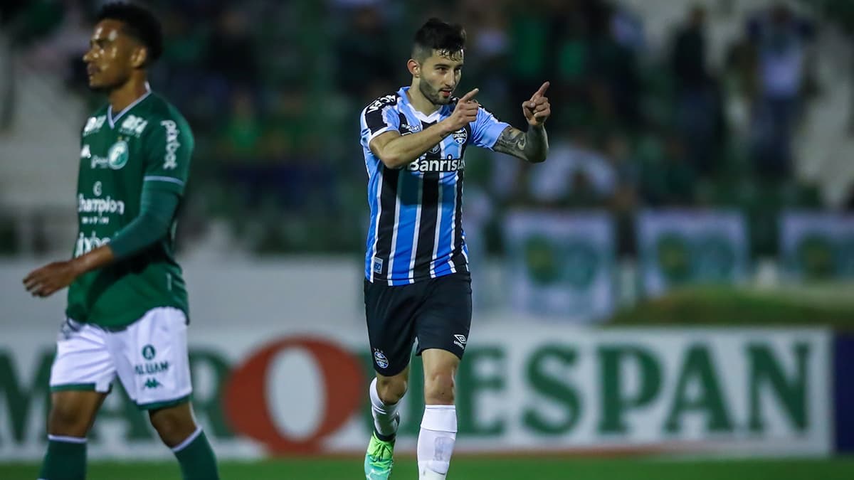 Com gols de Villasanti e Biel, Grêmio vence o Guarani e sobe na tabela