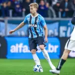 Ronald em lance do jogo do Grêmio contra o Corinthians, pelo Brasileirão 2025, na Arena
