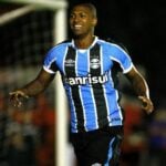 Volante Walace em jogo do Grêmio em 2015